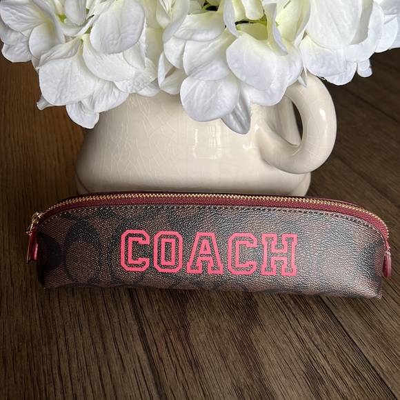 COACH ✏️✏️✏️CASE - Picture 2 of 9